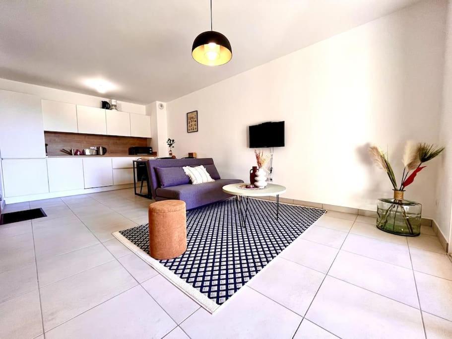 Appartement Neuf Avec Terrasse Сен-Флоран Экстерьер фото