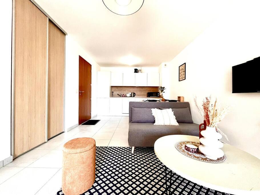 Appartement Neuf Avec Terrasse Сен-Флоран Экстерьер фото