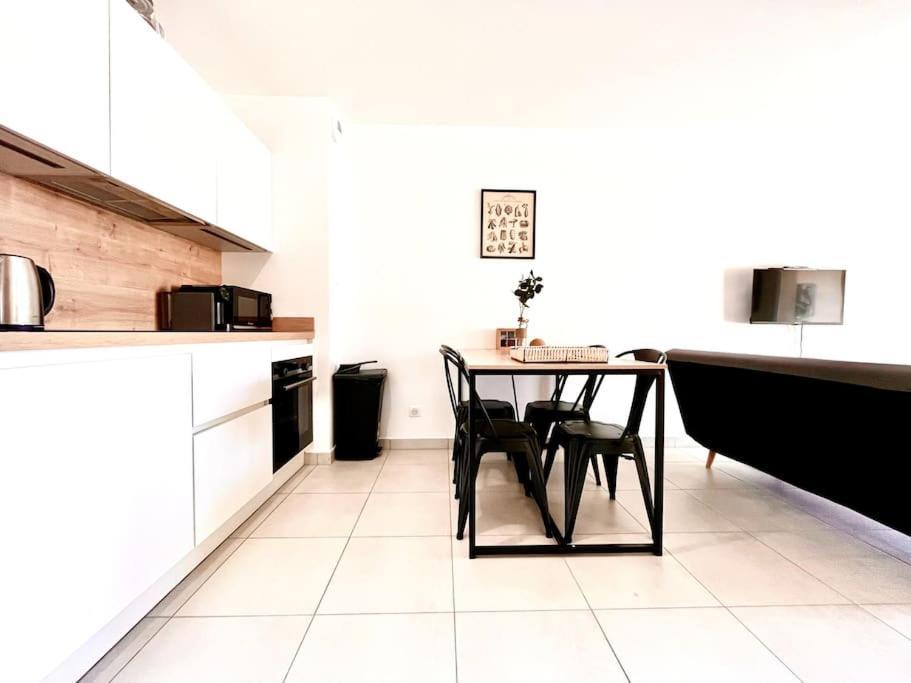 Appartement Neuf Avec Terrasse Сен-Флоран Экстерьер фото